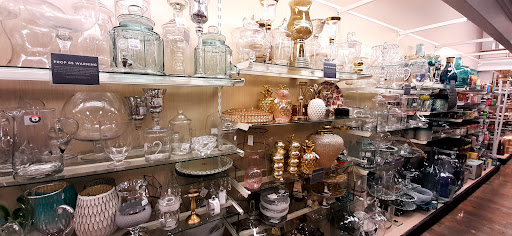 Department Store «HomeGoods», reviews and photos, 5530 Reseda Blvd, Tarzana, CA 91356, USA