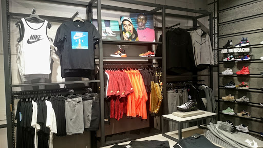 Shoe Store «Footaction», reviews and photos, 32 S State St, Chicago, IL 60603, USA