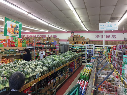 Quang Hoa Supermarket