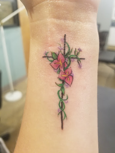 Tattoo Shop «Mothers Tattoo & Body Piercing», reviews and photos, 3625 Dixie Hwy, Elsmere, KY 41018, USA