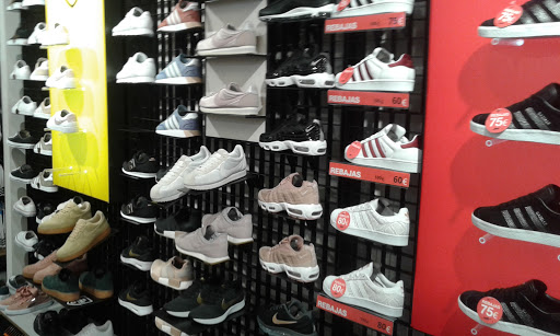 Stores to buy sneakers Granada