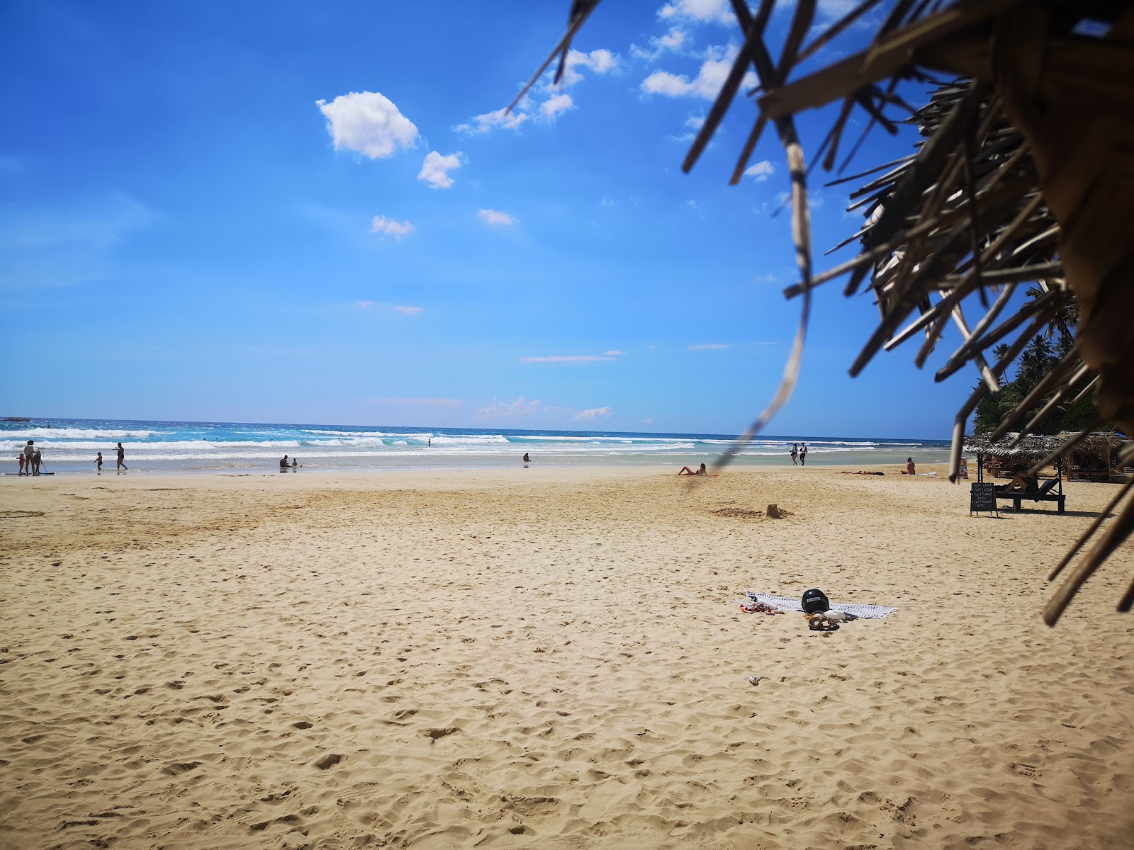 Kabalana beach'in fotoğrafı - rahatlamayı sevenler arasında popüler bir yer