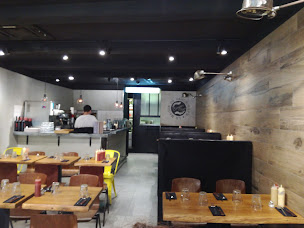 Photo n°48 de Burger Bar - La Maison du HanDBurger à Aix-en-Provence ()