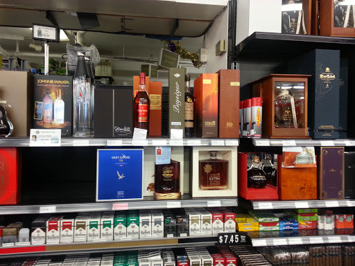 Liquor Store «Bayway World of Liquors», reviews and photos, 639 Bayway, Elizabeth, NJ 07202, USA