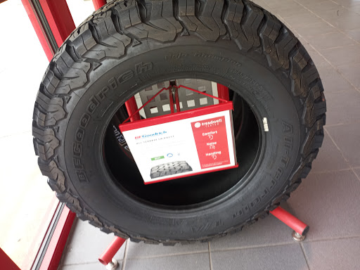 Tire Shop «Discount Tire Store - Liberty, MO», reviews and photos, 100 Stewart Ct, Liberty, MO 64068, USA