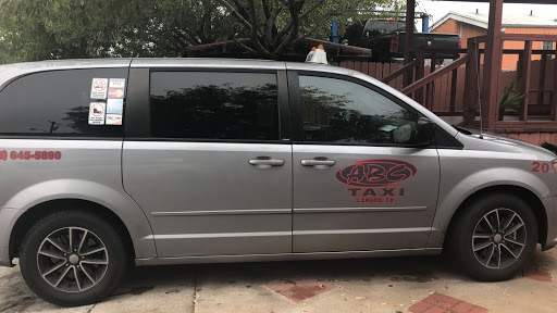 Minibus taxi service Laredo