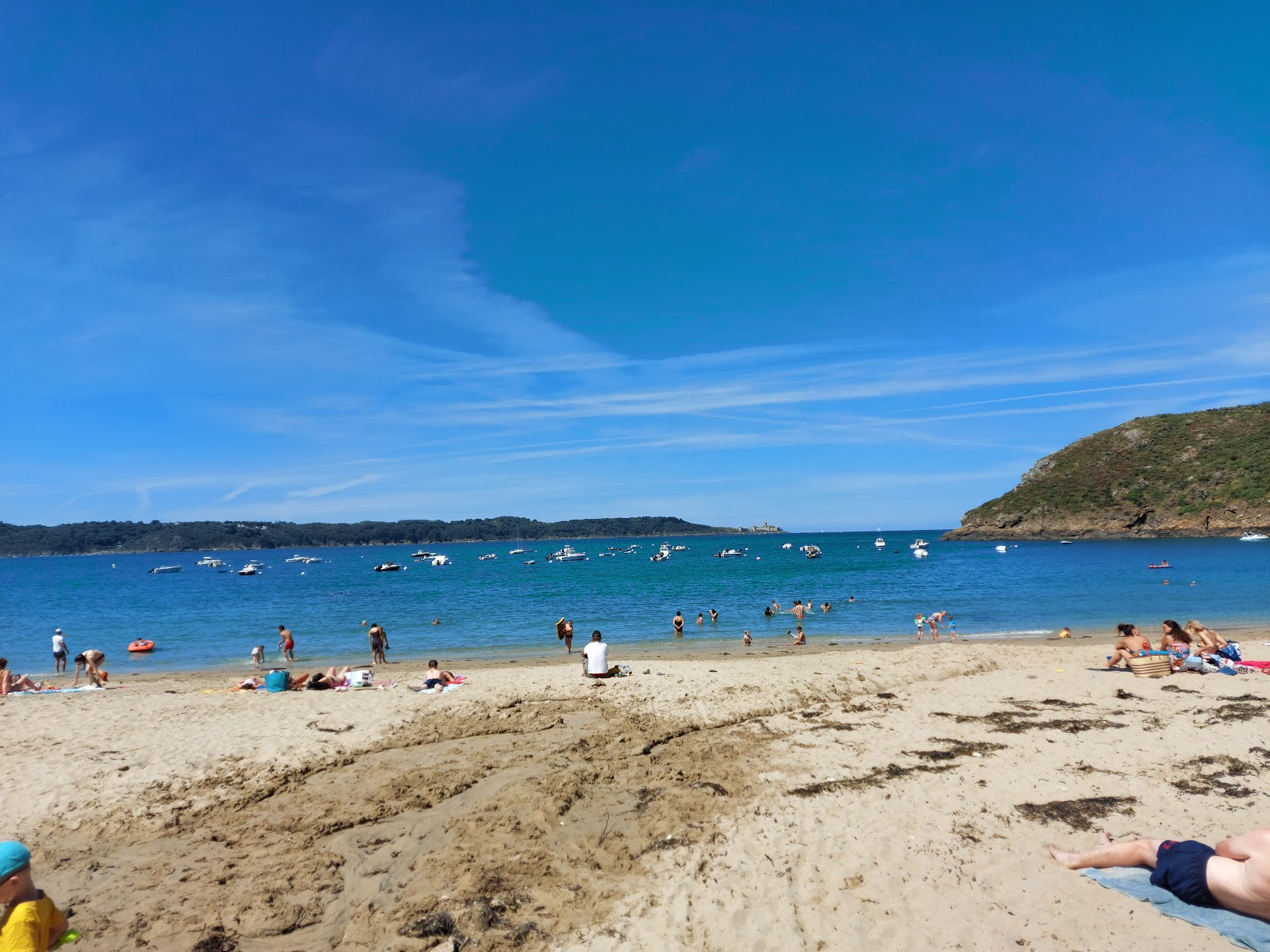 Photo de Plage de la Fresnaye avec baie spacieuse