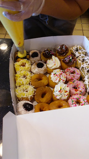 Donut Shop «Mini Doughnut Factory», reviews and photos, 2109 S Dale Mabry Hwy, Tampa, FL 33629, USA