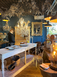Intérieur du Restaurant L'Ile aux brocantes à L'Isle-sur-la-Sorgue - n°2