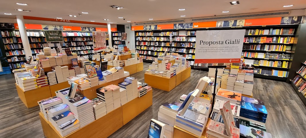 laFeltrinelli Books and Music by null