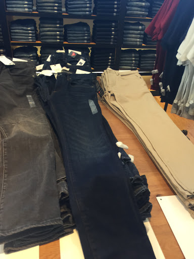 Clothing Store «Gap Outlet», reviews and photos, 12801 W Sunrise Blvd, Sunrise, FL 33323, USA