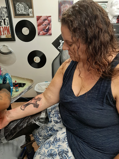 Tattoo Shop «A - Town Ink Tattoo Studio», reviews and photos, 1313 Jackson St, Anderson, IN 46016, USA