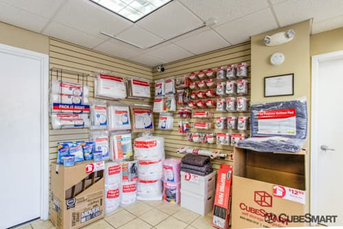 Self-Storage Facility «CubeSmart Self Storage», reviews and photos, 240 Bay Shore Rd, North Babylon, NY 11703, USA