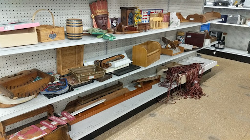Thrift Store «Goodwill Retail Store of Florissant», reviews and photos, 472 Lindbergh Blvd, Florissant, MO 63031, USA