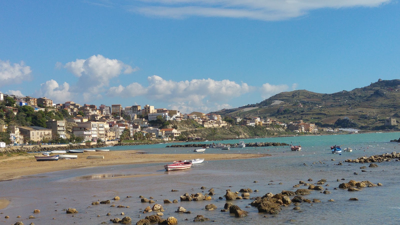 Spiaggia Marina Di Palma'in fotoğrafı uçurumlarla desteklenmiş
