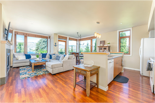 Vacation Home Rental Agency «Windermere Vacation Rentals Lake Chelan», reviews and photos, 115 E Woodin Ave, Chelan, WA 98816, USA