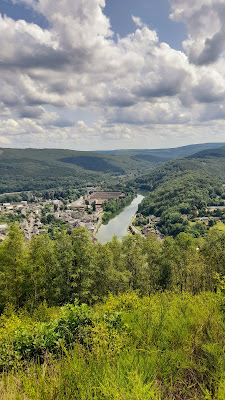 Parking de la Longue Roche à Monthermé
