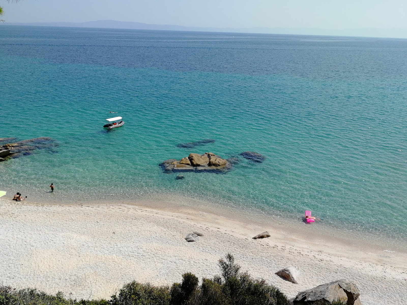 Foto av Fava beach med något ren nivå av renlighet