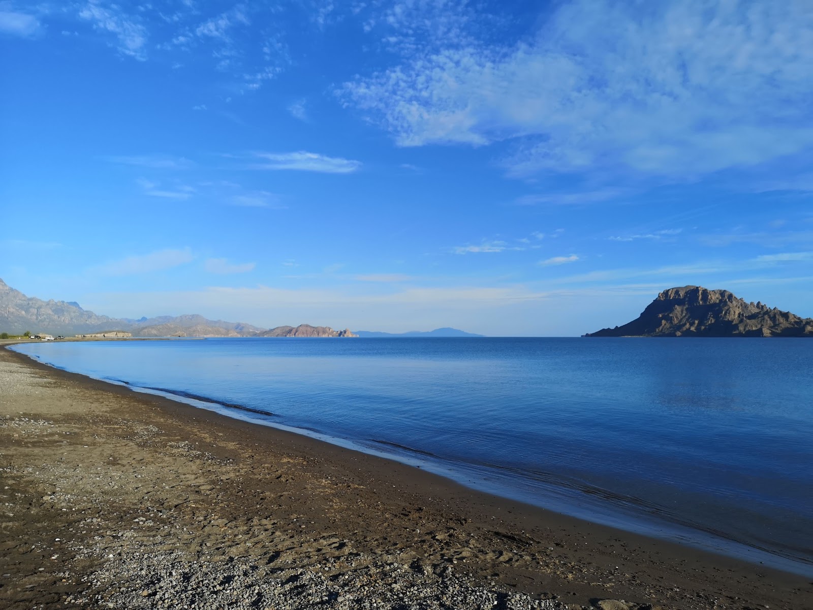 Foto de Playa Ligui con algo limpia nivel de limpieza