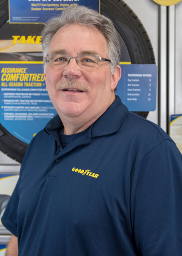 Auto Repair Shop «Dupage Tire & Auto Center», reviews and photos, 1200 E Roosevelt Rd, Lombard, IL 60148, USA