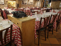 Atmosphère du Restaurant français Le Petit Blanc à Salins-les-Bains - n°8