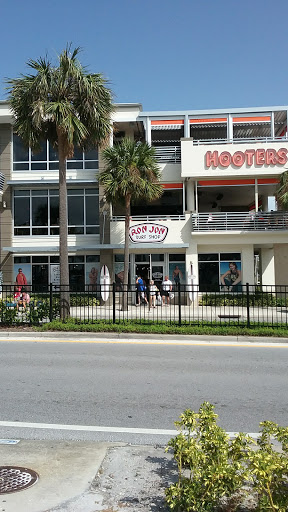 Clothing Store «Ron Jon Surf Shop», reviews and photos, 377 Mandalay Ave, Clearwater Beach, FL 33767, USA