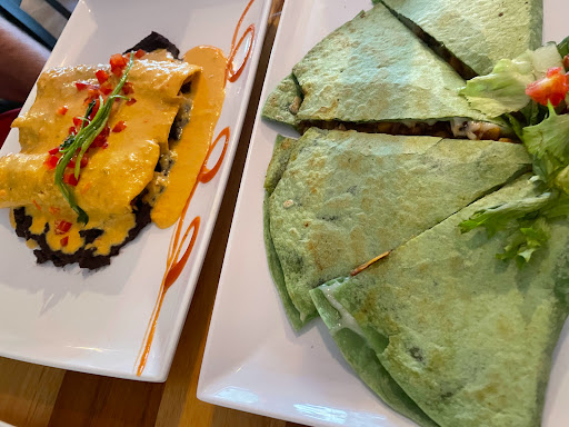 Latin American Restaurant «De La Vega Restaurante y Galeria», reviews and photos, 128 N Woodland Blvd, DeLand, FL 32720, USA