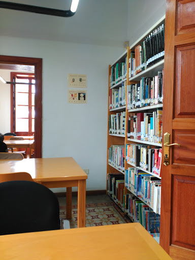 Biblioteca Saulo Torón.