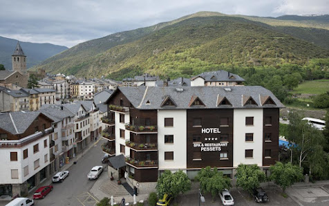Hotel Pessets Restaurant & Spa Avinguda de la Diputació Provincial, 3, 25560 Sort, Lleida, España