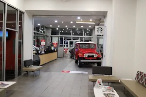 Starbucks at Koch 33 Toyota image