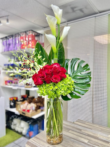 Florist «More Than Flowers», reviews and photos, 109 SE 2nd St, Miami, FL 33131, USA