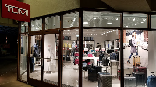 Shopping Mall «Woodburn Premium Outlets», reviews and photos, 1001 N Arney Rd, Woodburn, OR 97071, USA