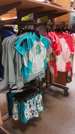 Camping Store «REI», reviews and photos, 1209 E Golf Rd, Schaumburg, IL 60173, USA