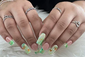Li Li Nails image