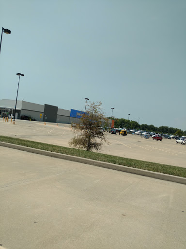 Department Store «Walmart Supercenter», reviews and photos, 150 Commerce Drive, Fairfield, IL 62837, USA