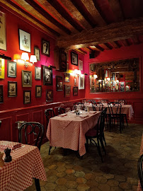 Atmosphère du Restaurant Castel à Paris - n°14