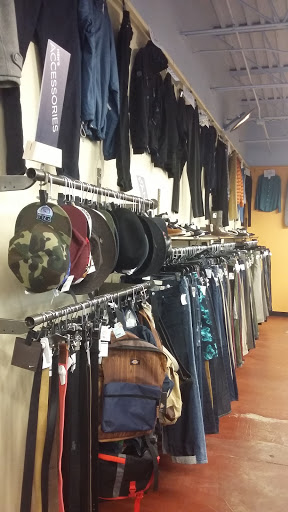 Used Clothing Store «Crossroads Trading Co.», reviews and photos, 2711 N Clark St, Chicago, IL 60614, USA