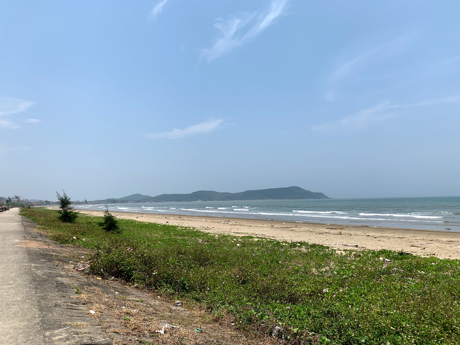 Foto von Hai Thanh Beach mit beiger sand Oberfläche