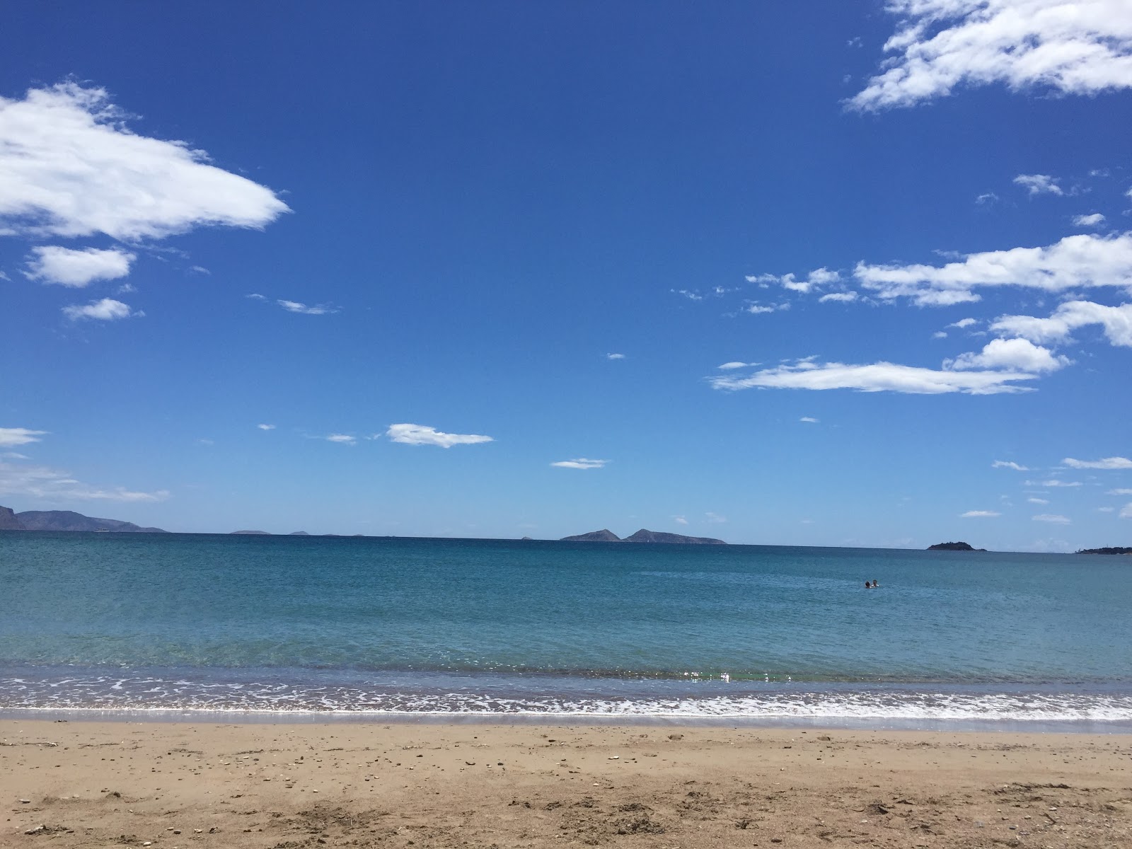 Petrothalassa beach II'in fotoğrafı düz ve uzun ile birlikte
