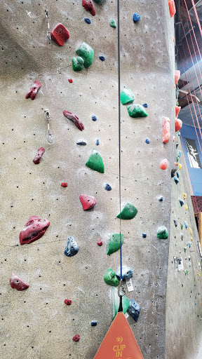 Rock Climbing Gym «Hangar 18 Indoor Climbing Gym - South Bay», reviews and photos, 4926 W Rosecrans Ave, Hawthorne, CA 90250, USA