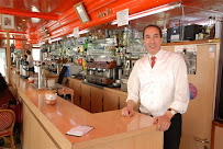 Atmosphère du Restaurant La Bonne Table à Saint-Ouen-sur-Seine - n°2