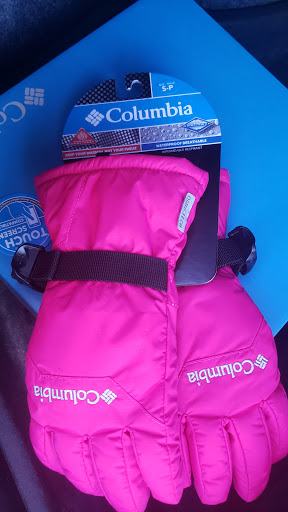 Sportswear Store «Columbia Sportswear Outlet Store at Premium Outlets», reviews and photos, 2300 Grand Cypress Dr #170, Lutz, FL 33559, USA