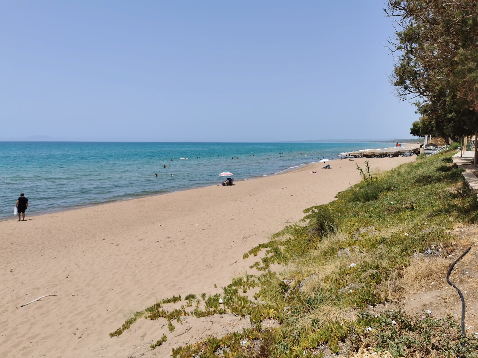 Fotografija Paralia Kourouta z turkizna čista voda površino