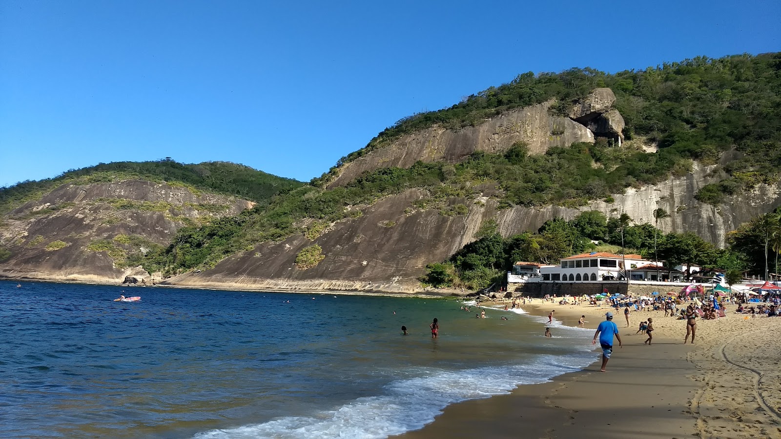 Fotografija Plaža Vermelha z visok stopnjo čistoče