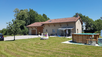 2 Ruhige Gästezimmer im Burgund, ( 2 - 8 Gäste) je Zimmer 1 Doppelbett und 1 Etagenbett( 2 Erwachsene + 2 Kinder) à Ménetreuil