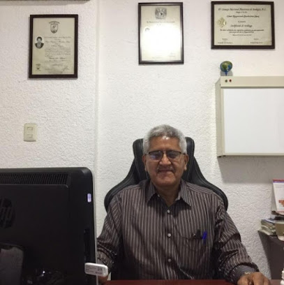 Dr. César Raymundo Bartolano López, Urólogo