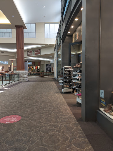 Jewelry Store «Zales - The Diamond Store», reviews and photos, 8251 Flying Cloud Dr, Eden Prairie, MN 55344, USA