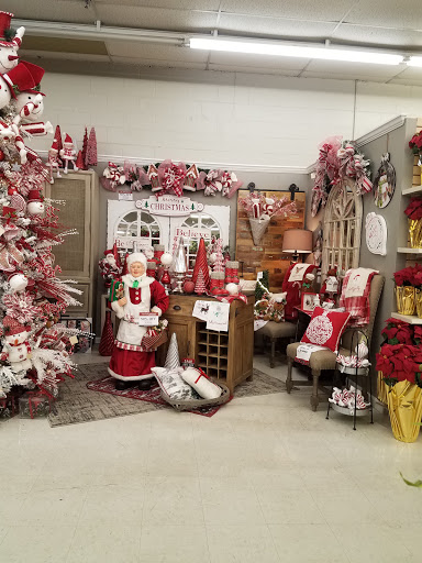 Home Goods Store «Trees n Trends - Henderson, KY», reviews and photos, 1900 US-41 #7, Henderson, KY 42420, USA