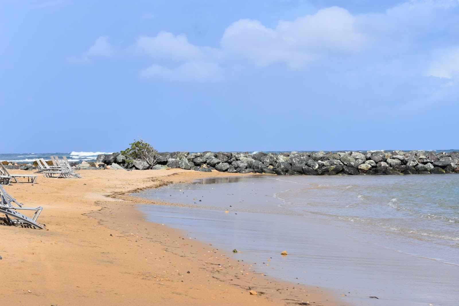 Foto af Playa Dorado del Mar West med rummelige multi -bugter
