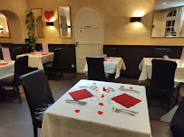 Atmosphère du Restaurant français Auberge du Port à Châteauneuf-sur-Loire - n°2
